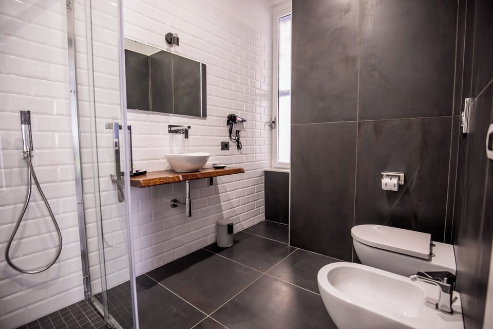 Deluxe Triple Room | Bathroom | Shower, rainfall showerhead, hair dryer, bidet