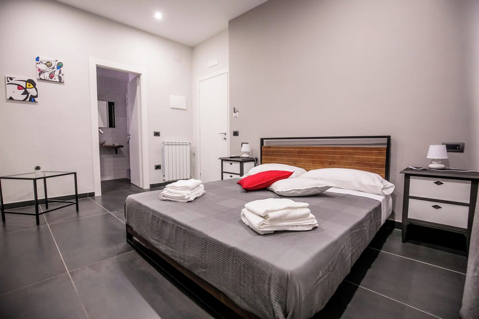 Deluxe Double or Twin Room | Egyptian cotton sheets, premium bedding, down comforters, in-room safe