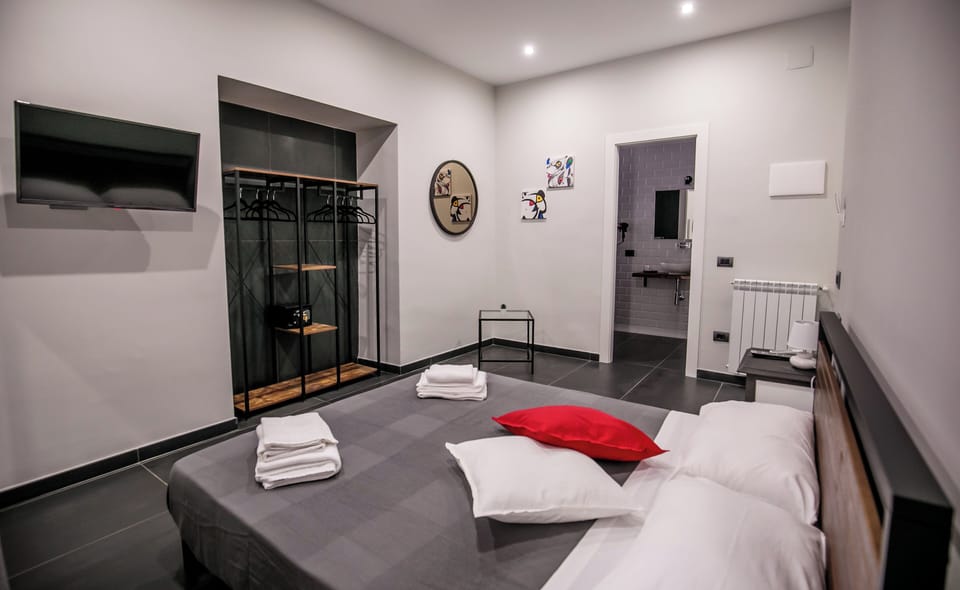 Deluxe Double or Twin Room | Egyptian cotton sheets, premium bedding, down comforters, in-room safe
