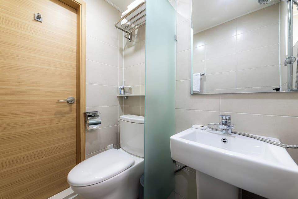 Standard Single Room | Bathroom | Shower, free toiletries, hair dryer, slippers