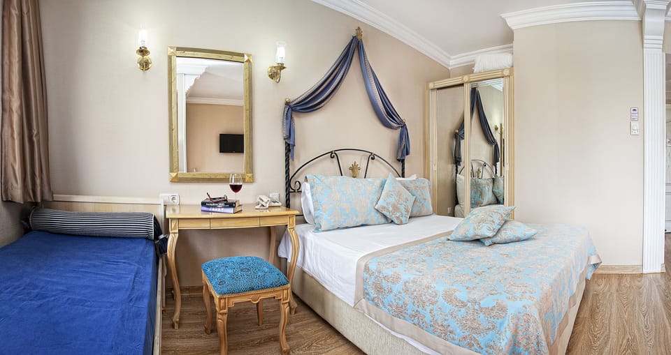 Free minibar, in-room safe, free WiFi
