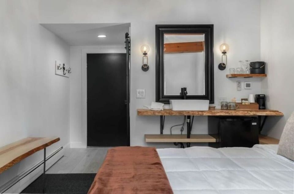 Outer vanity with dimmable lighting
