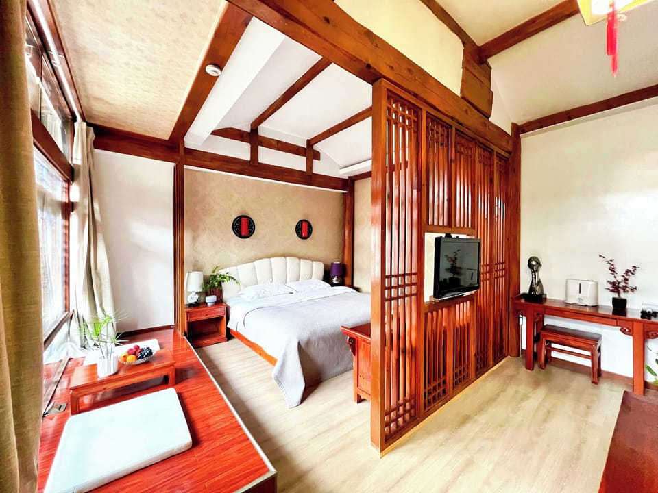 Luxury Studio Suite | Laptop workspace, blackout drapes, WiFi (free), individually decorated