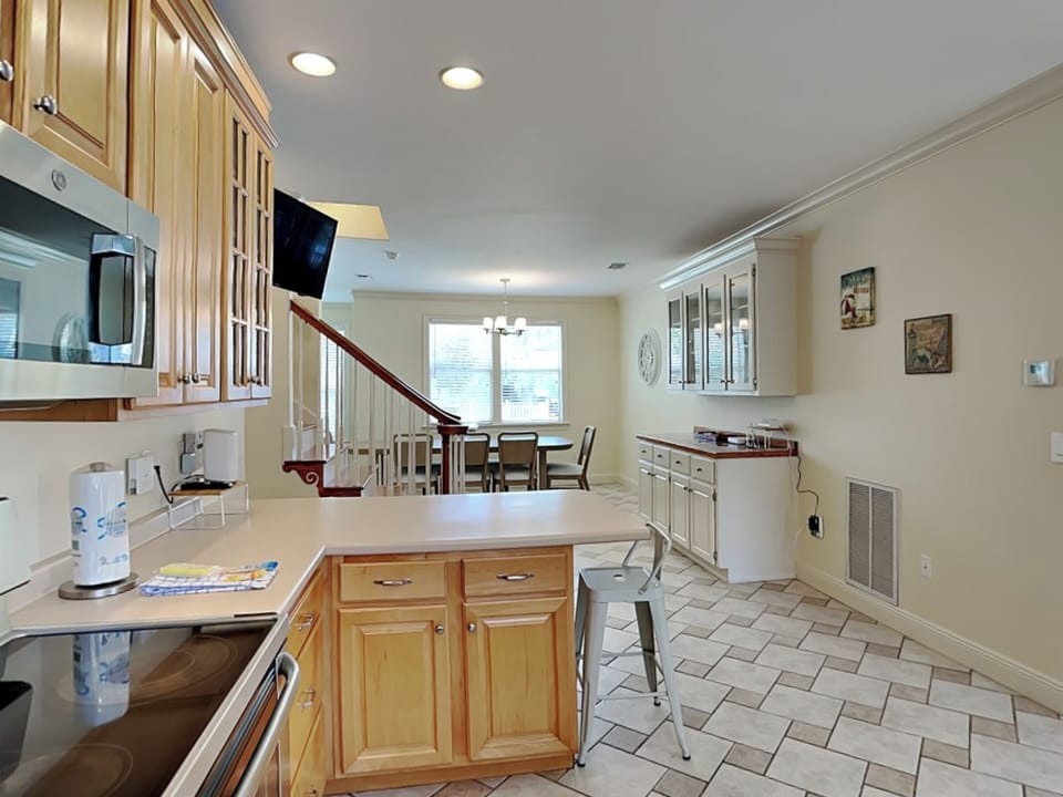 House, Multiple Beds, Patio, Garden View (Corner Castle) | Private kitchen | Fridge, microwave, oven, stovetop