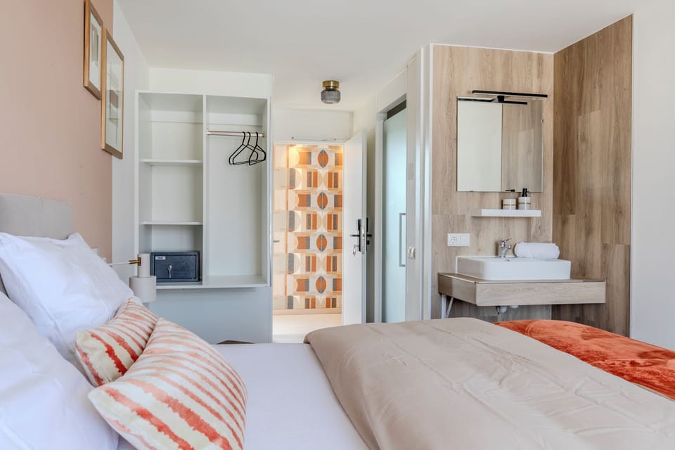 Standard Double Room | Free WiFi, bed sheets