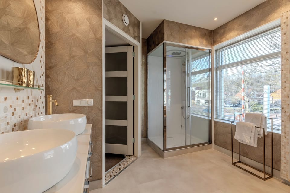 Suite | Bathroom