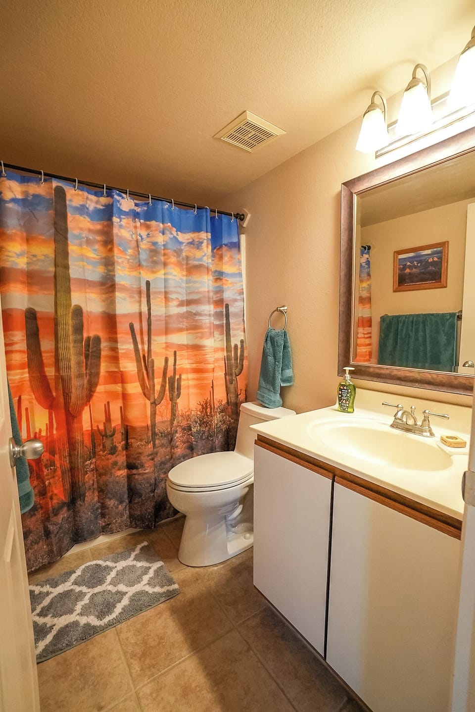 Shared Bathroom Upstairs (Full)
