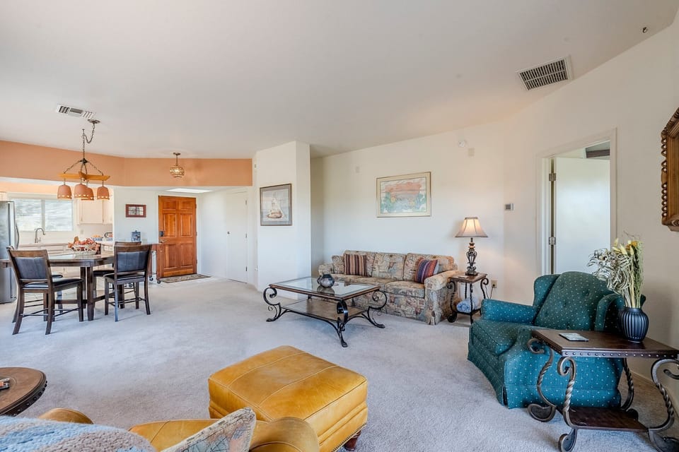 Open concept living/dining/ kitchen