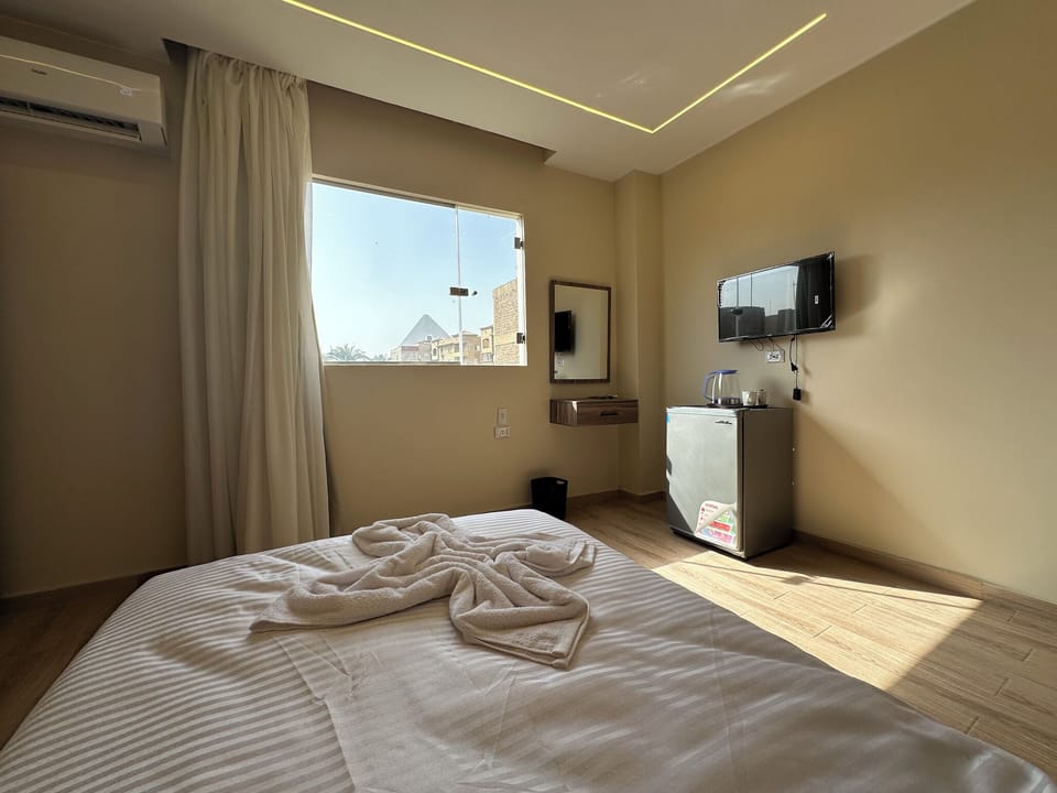Deluxe Twin Room, Giza Pyramids View | Egyptian cotton sheets, premium bedding, minibar, individually decorated
