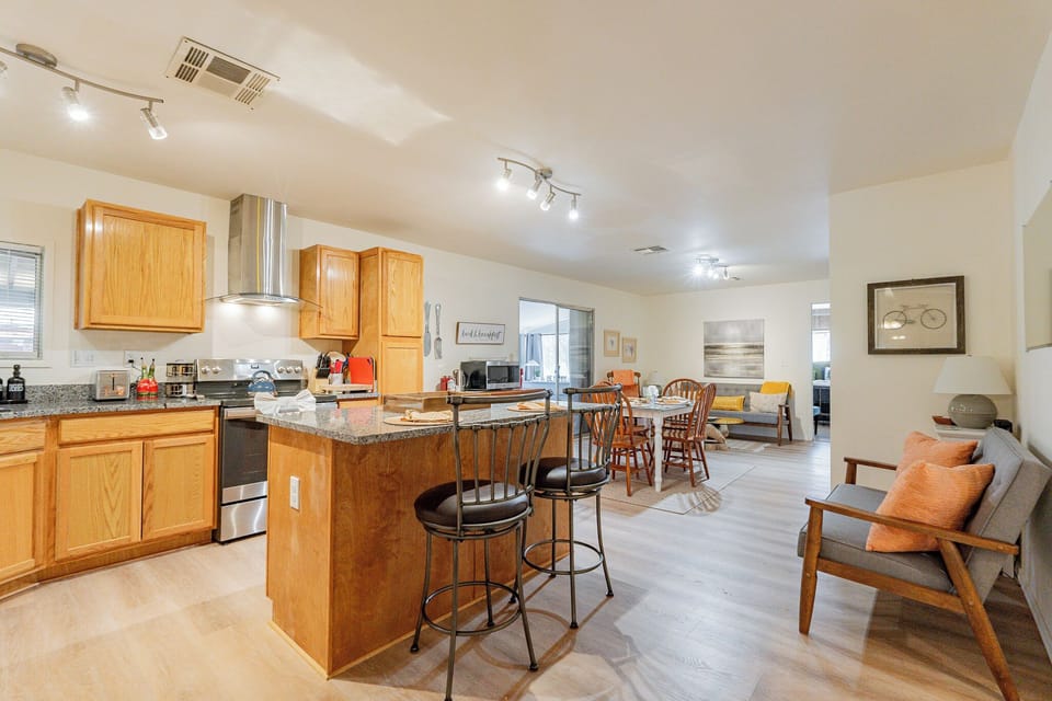 Breakfast Bar and family room