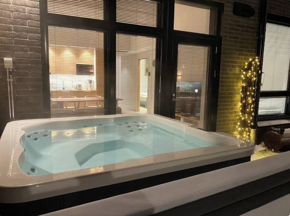 Indoor spa tub