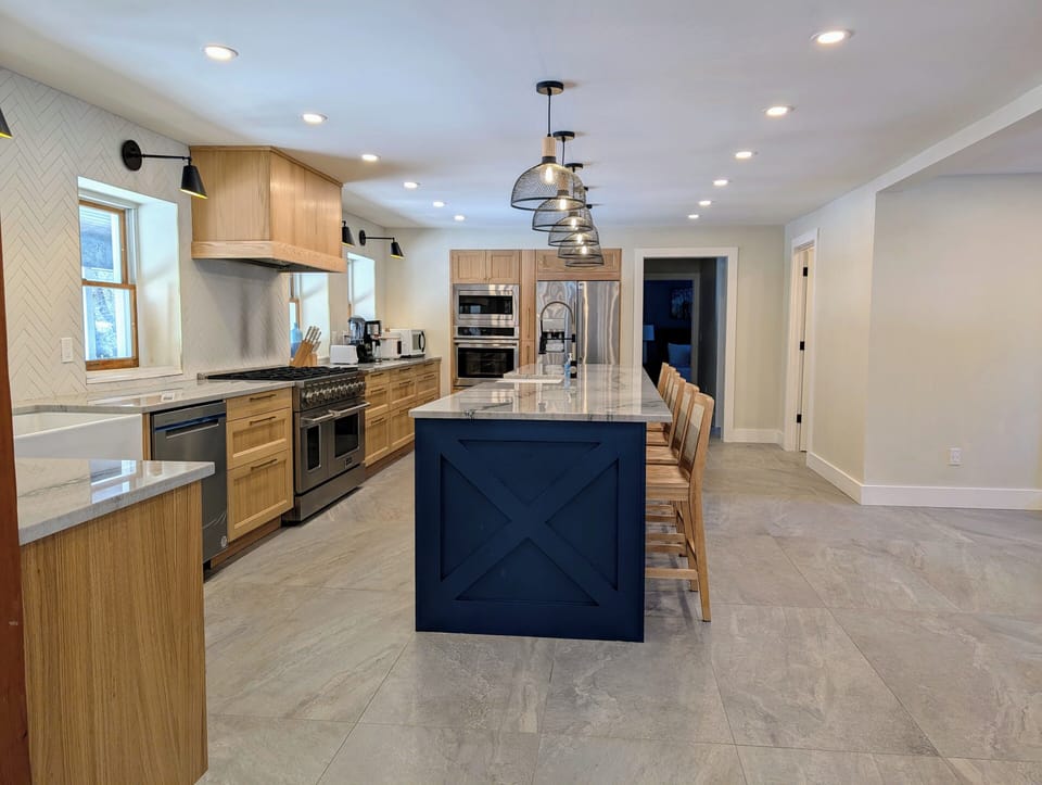 Yes the kitchen is huge!