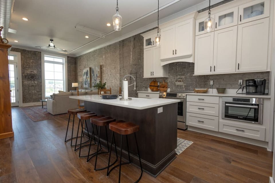 Gourmet Kitchen: Sleek counters and stylish seating make cooking and entertaining a delight!