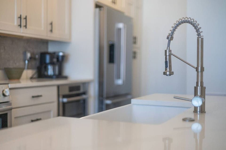 Kitchen: Enjoy a chef-inspired space with modern appliances and sleek countertops!