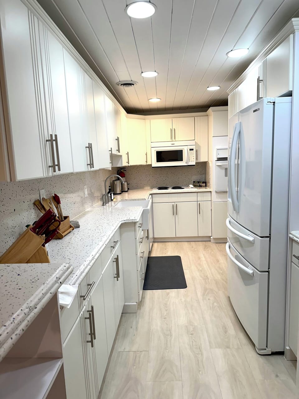 Full kitchen