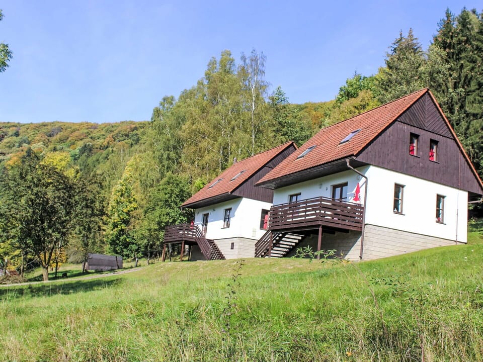 Plant, Sky, Building, Window, Natural Landscape, House, Land Lot, Tree, Wood, Grass