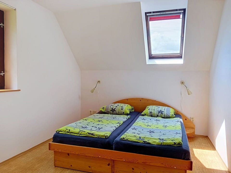 Bedroom, Bed, Wood, Floor, Interior Design, Flooring, Furniture, Bed Sheet, Bedding, Ceiling