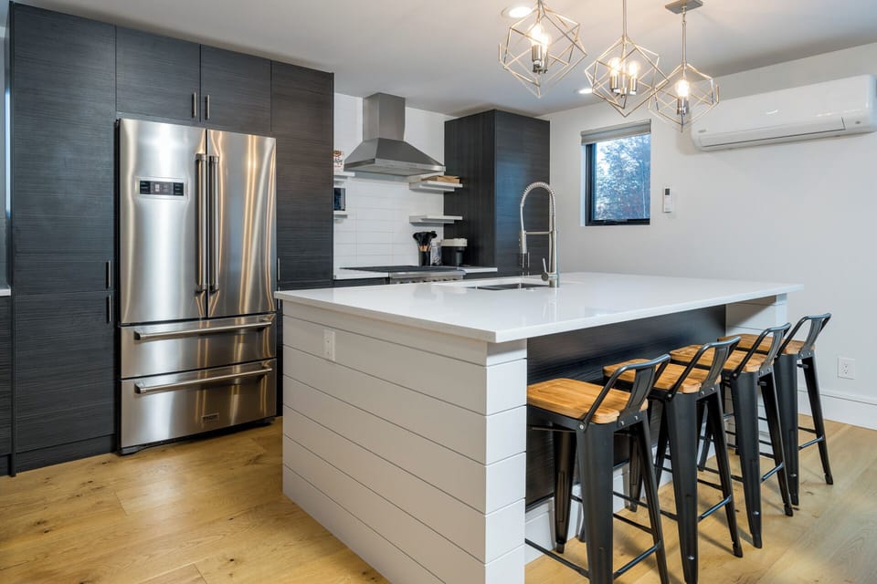 A spacious center island provides work space for casual dinning and meal prep
