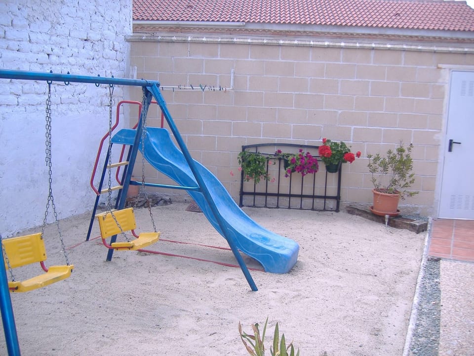 Casa El Herrero Alquiler House in Castile and León