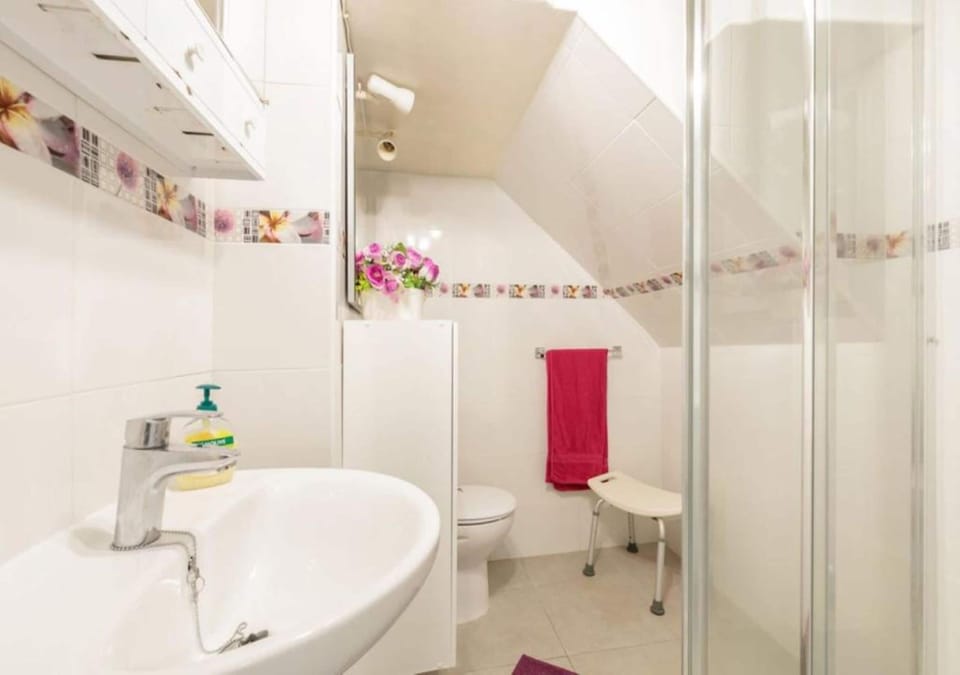 Loft, 3 Bedrooms, Accessible, Smoking | Bathroom