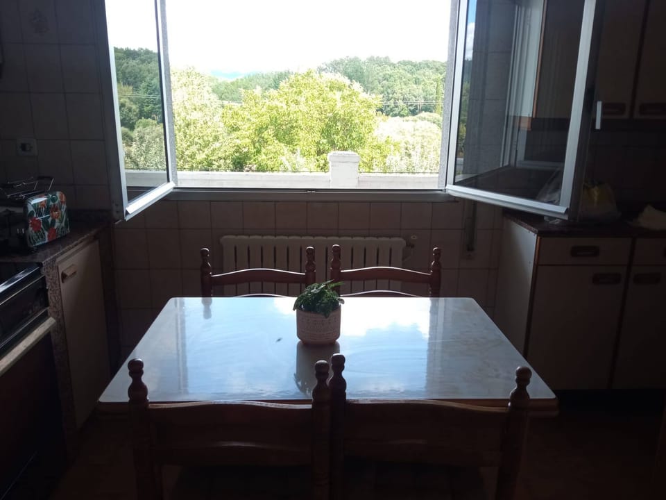 Apartment, 3 Bedrooms, Balcony, Garden View | Dining