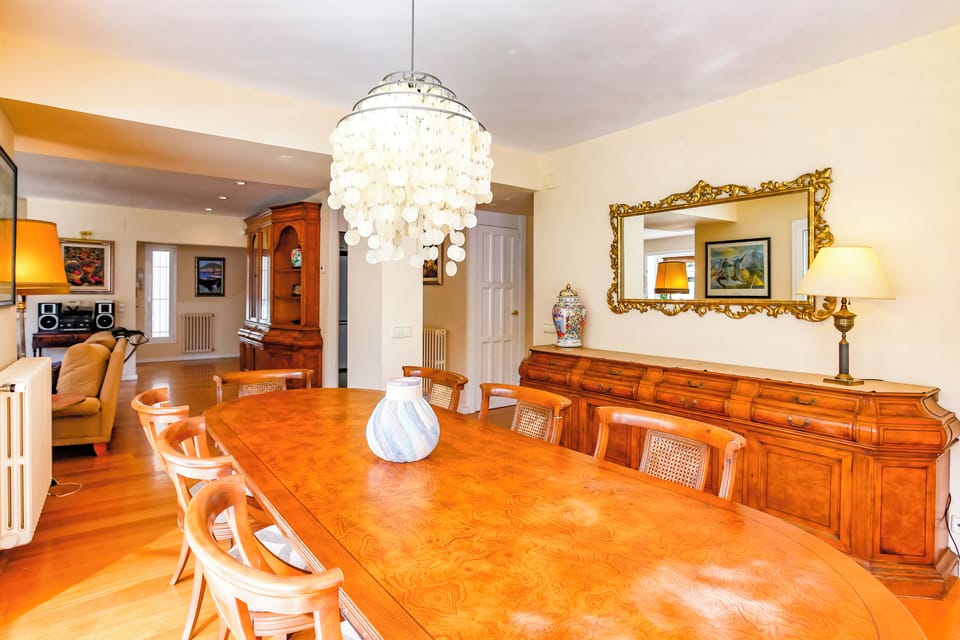 House, 5 Bedrooms, Smoking, Private Pool | Dining