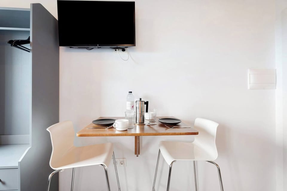 Apartment, 1 Bedroom, Mountain View | Living area