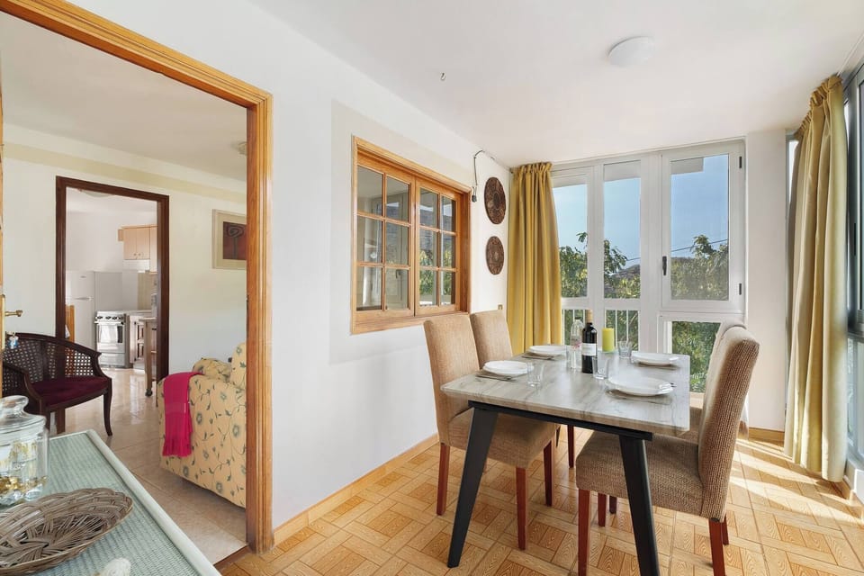 Apartment, 2 Bedrooms | Dining