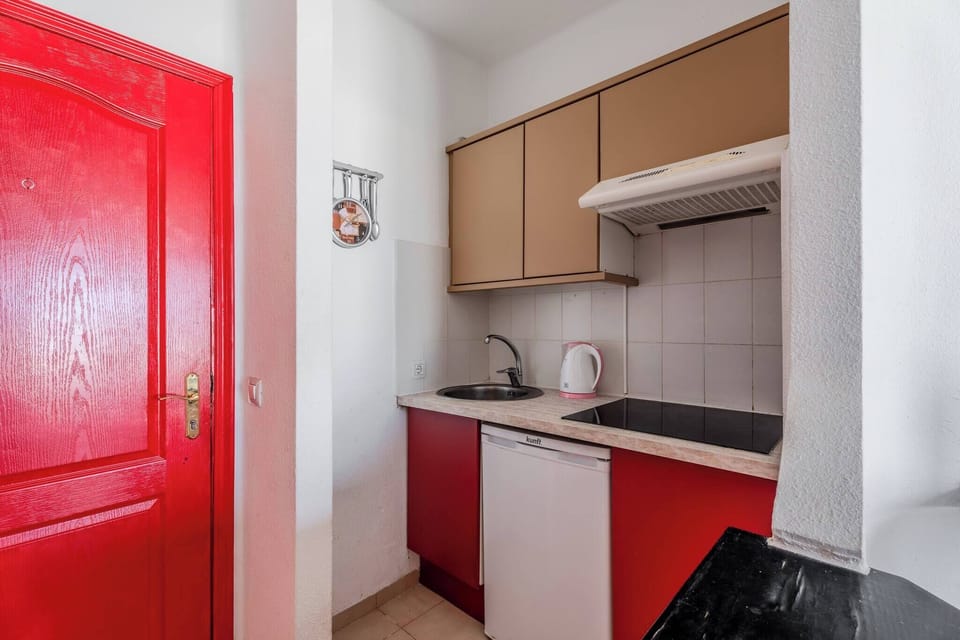 Apartment, 1 Bedroom, Balcony, City View | Interior