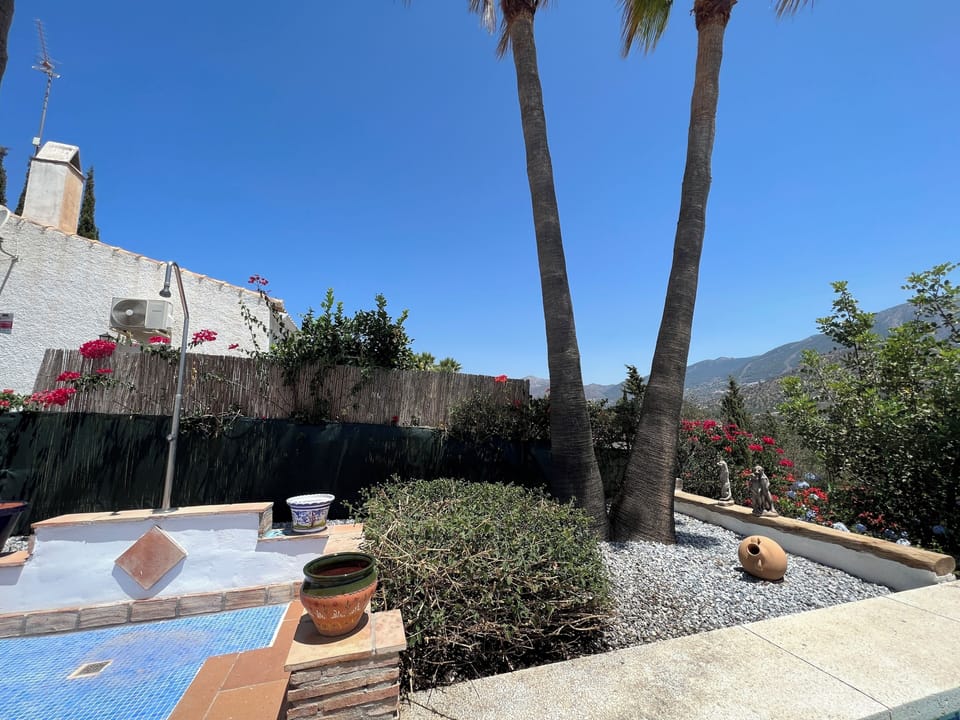 Cd-1383 Three Bedroom Villa With Pool Villa in Axarquía