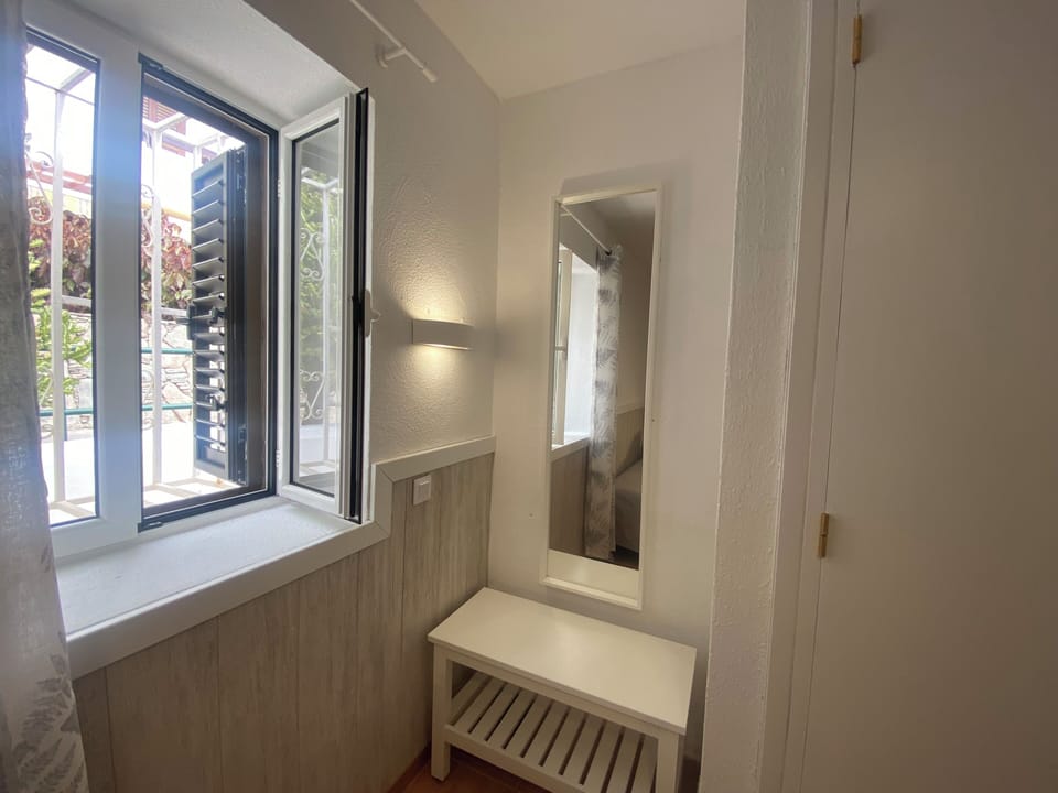 House, 2 Bedrooms, Smoking, Balcony | 2 bedrooms