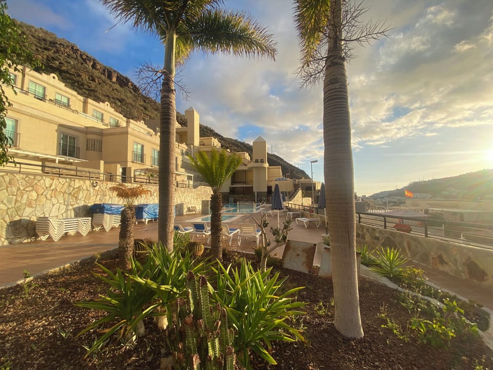Apartment, 2 Bedrooms, Smoking, Balcony | Front of property