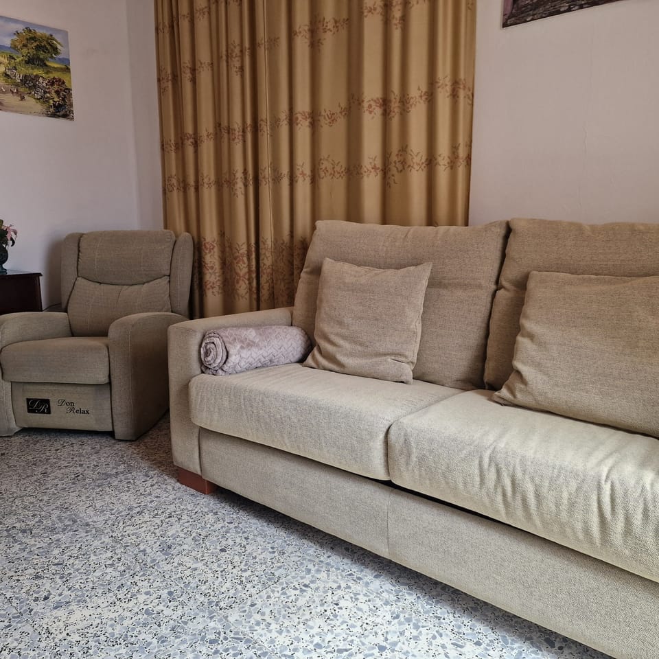 Room, 3 Bedrooms, Balcony, City View | Living area