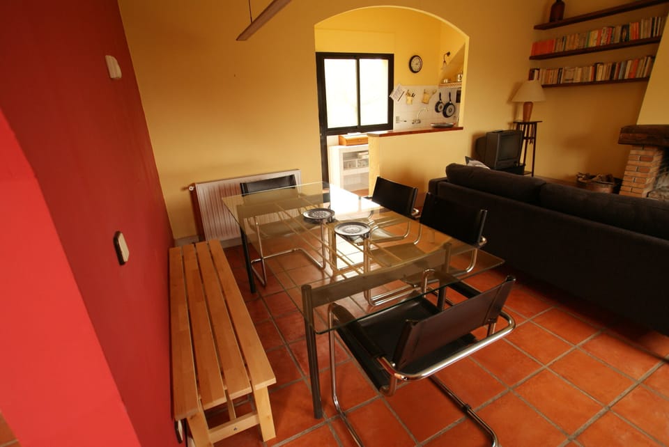 Apartment, 2 Bedrooms, Smoking, Fireplace | Dining