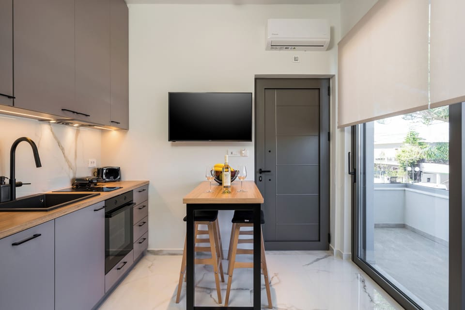 Deluxe Apartment, 2 Bedrooms, Beachside | Private kitchen | Oven, stovetop, electric kettle, toaster