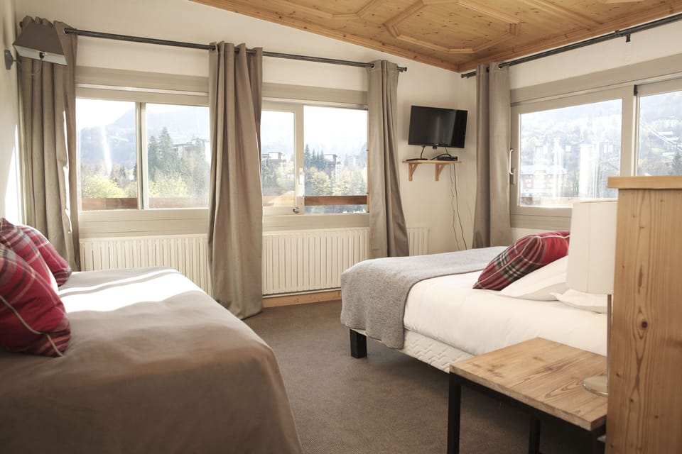 Panoramic Triple Room | Desk, free WiFi