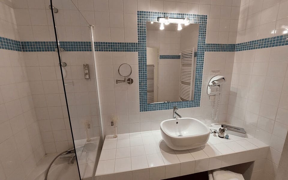 Standard Double Room | Bathroom | Free toiletries, hair dryer, towels