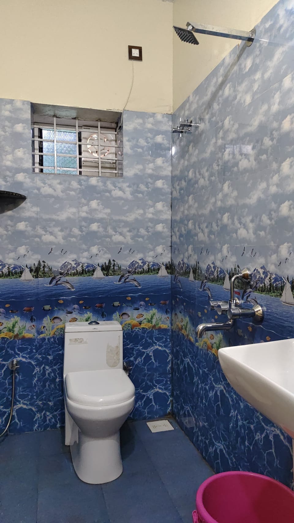 Towels, soap, shampoo, toilet paper