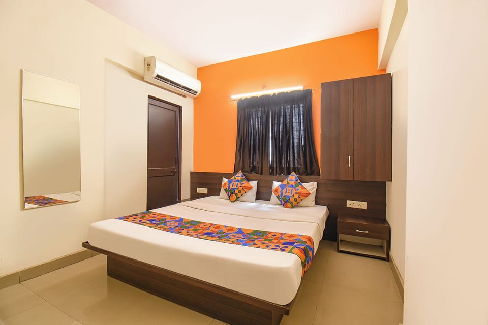 Deluxe Room | Desk, free WiFi