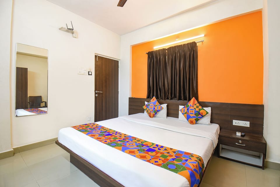 Classic Room | Desk, free WiFi