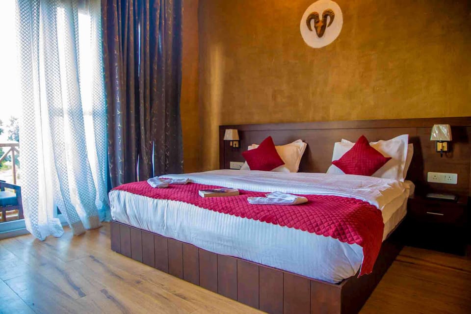 Deluxe Double Room, Mountain View | Laptop workspace, blackout drapes, soundproofing, iron/ironing board