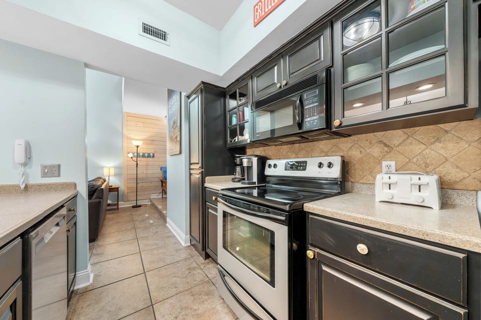 Signature Condo, 2 Bedrooms, Balcony, Garden View | Private kitchen | Fridge, microwave, oven, stovetop