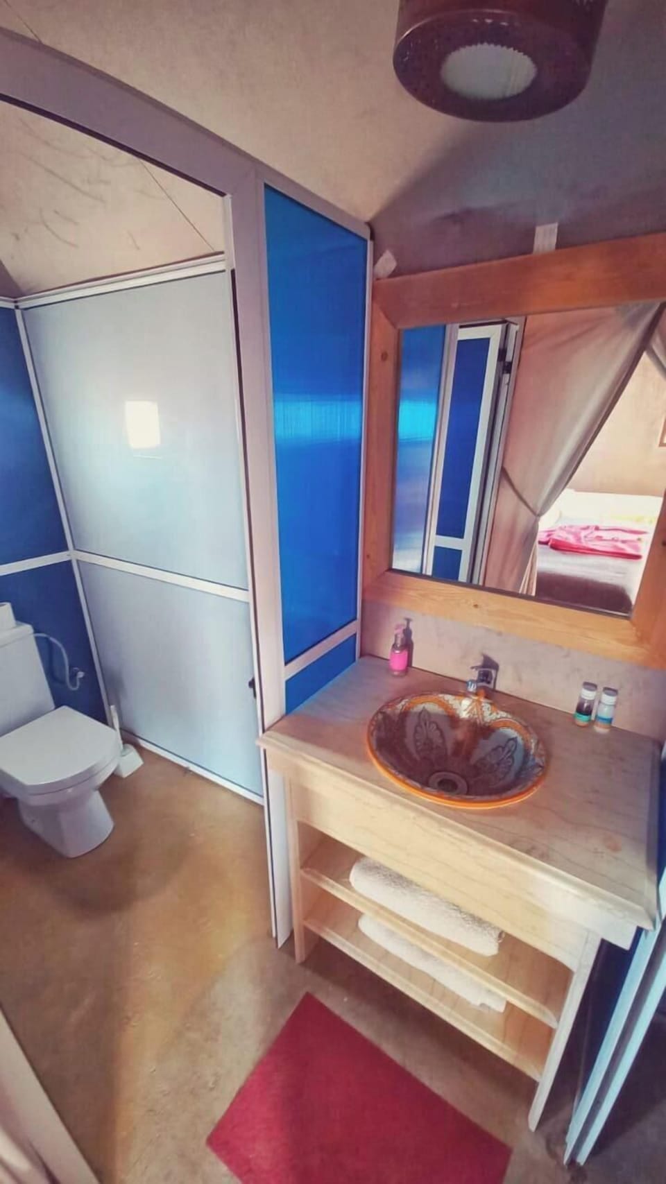 Luxury Double or Twin Room, Desert View | Bathroom | Shower, free toiletries, towels, shampoo