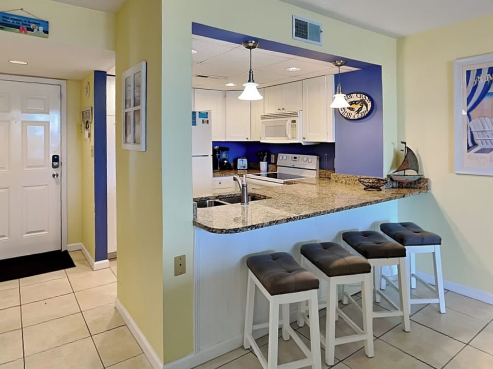 Breakfast Bar - Seating for 4