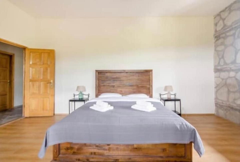 Panoramic Apartment | Free WiFi, bed sheets