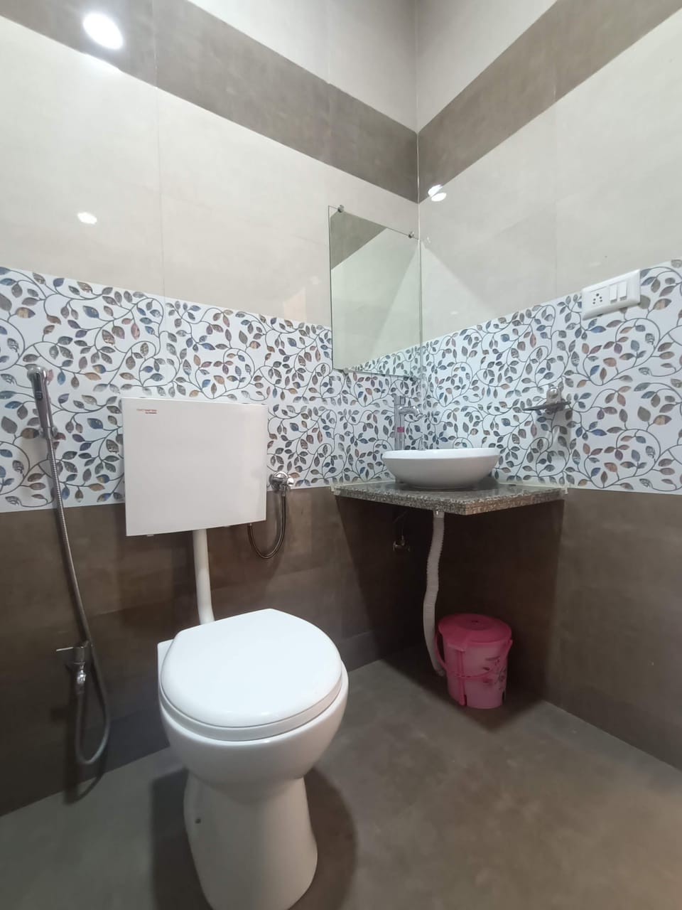 Shower, free toiletries, towels, soap