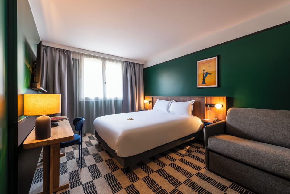 Superior Room | Desk, laptop workspace, soundproofing, WiFi (free)