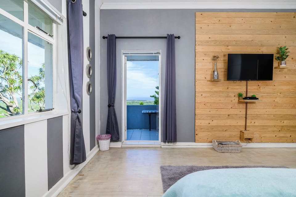 Superior Apartment, Ocean View | Premium bedding, iron/ironing board, free WiFi, bed sheets