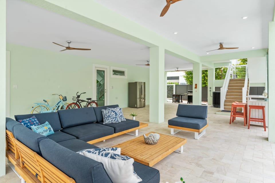 House, Smoking | 4 bedrooms, high-speed internet