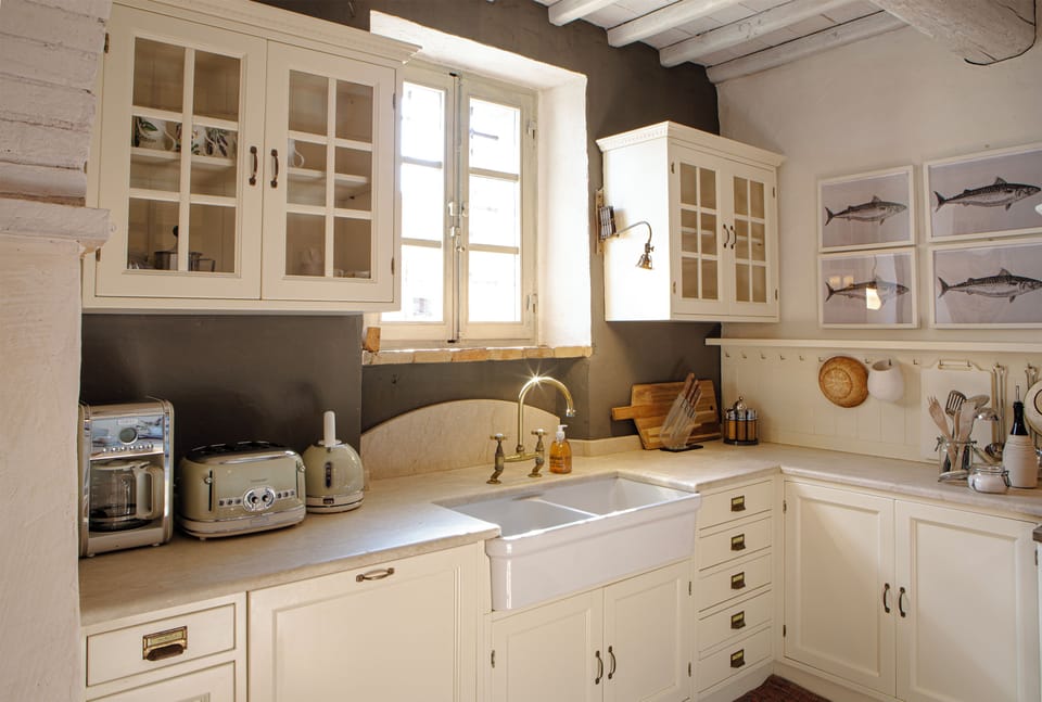 Luxury Apartment, 5 Bedrooms, Air conditioning, Hill View | Private kitchen | Full-size fridge, microwave, oven, stovetop